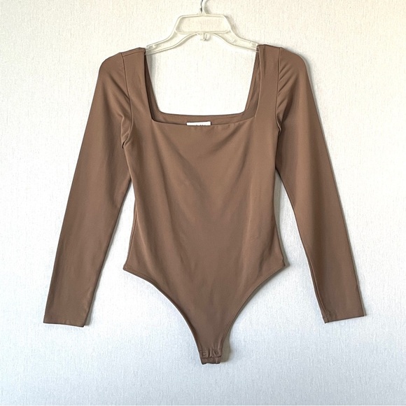 Aritzia Babaton Contour Longsleeve Bodysuit - Picture 3 of 12
